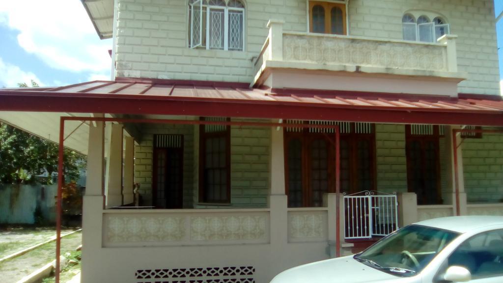 Robert'S Guest House Port of Spain Exteriör bild