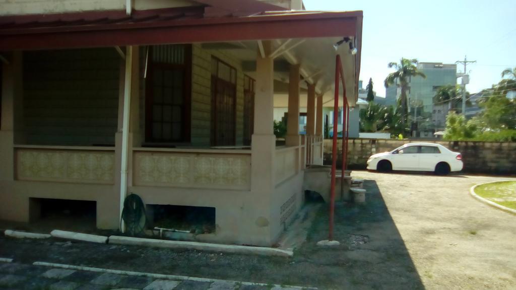 Robert'S Guest House Port of Spain Exteriör bild